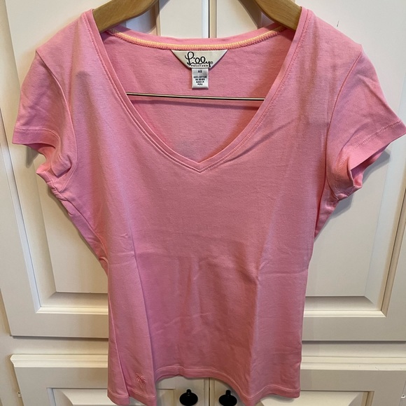 Lilly Pulitzer light pink tee shirt. - Picture 1 of 3